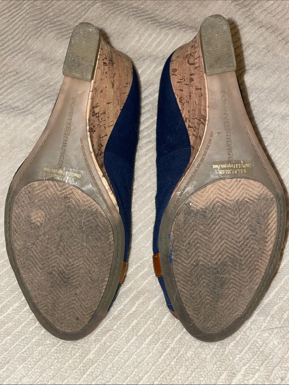 Tommy Hilfiger Women's Navy and Tan Chain Accent Peep-Toe Wedge Heels size 8 1/2